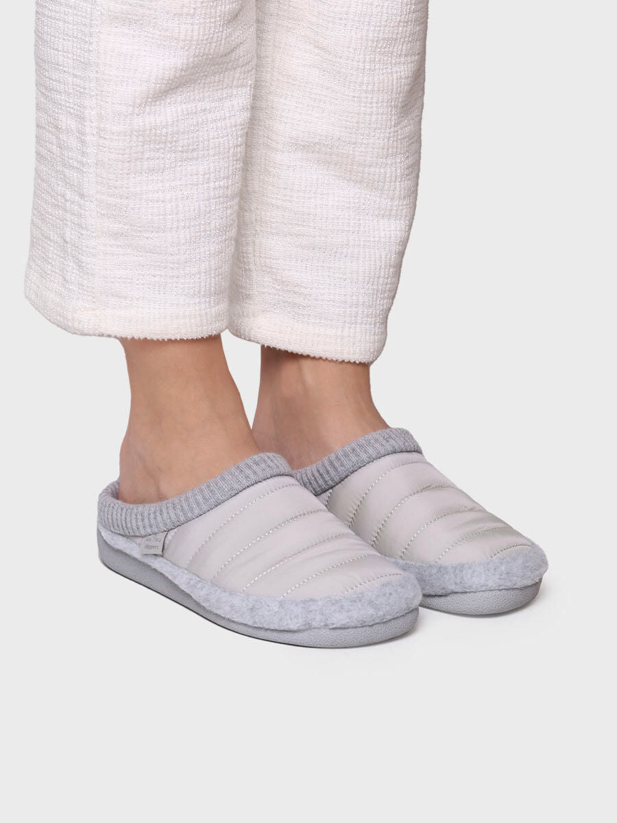 Chausson femme style sabot en tissu matelassé et feutre - MORA-TK