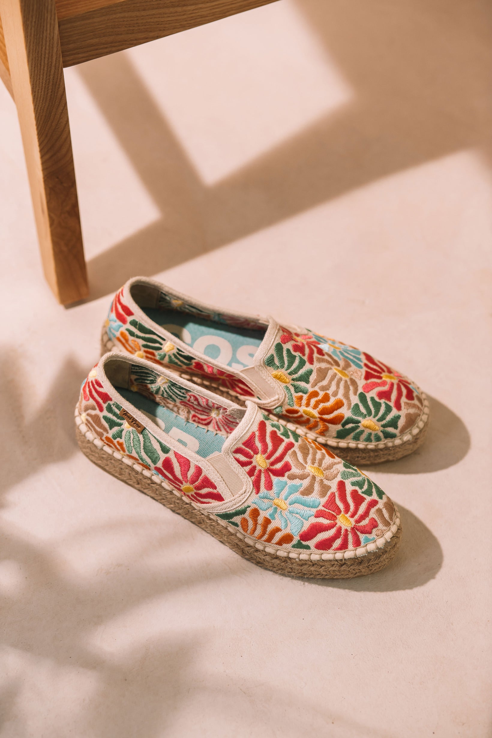 Multicoloured embroidered cotton closed espadrille - POLA