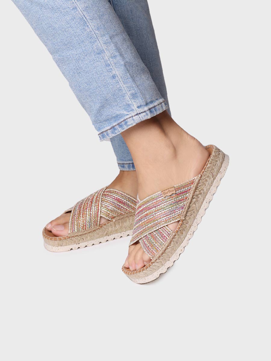 Flat sandal with crisscross straps in a glossy finish - BALI-CL