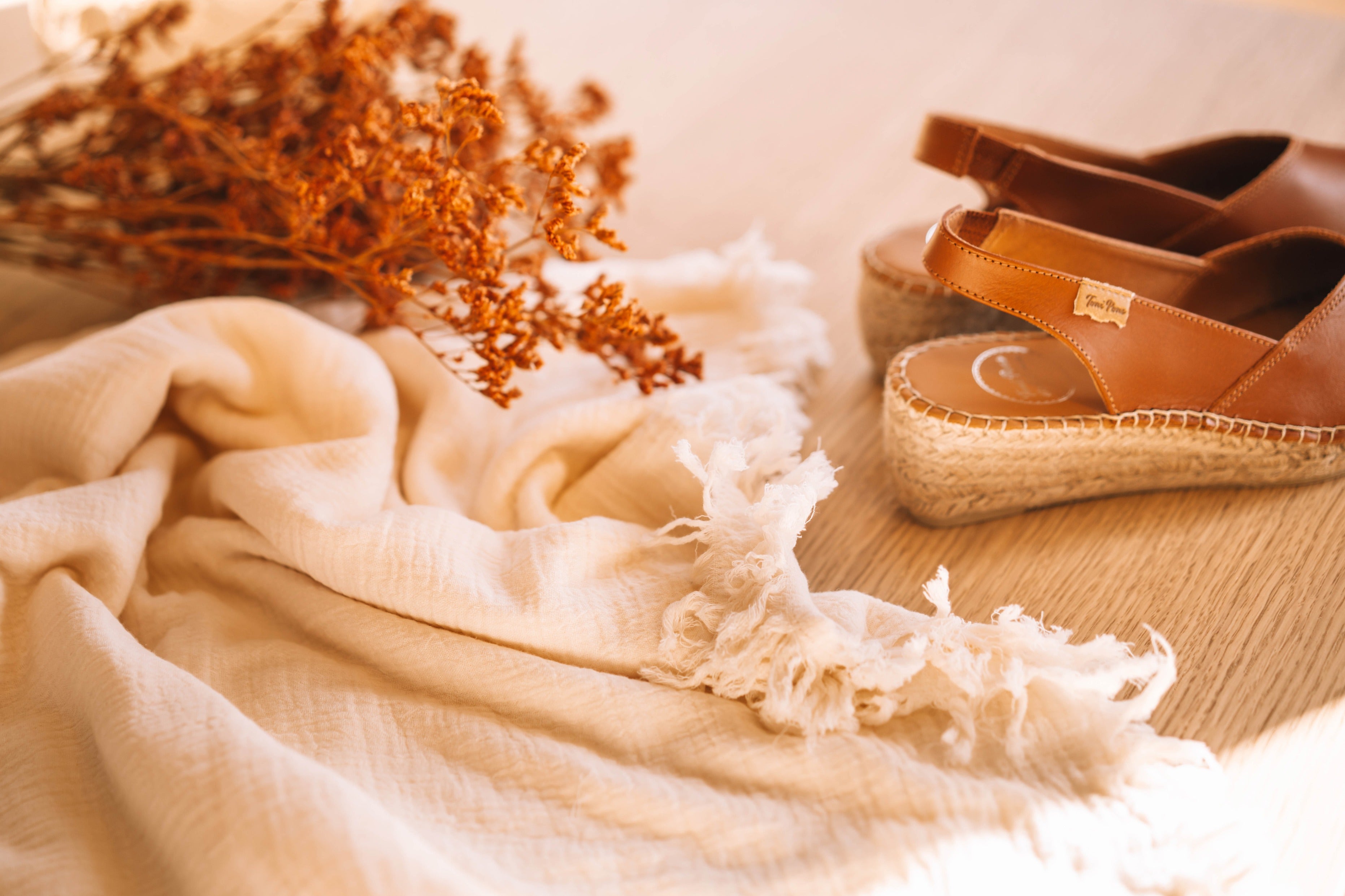 Wedge espadrilles in leather| TONI PONS