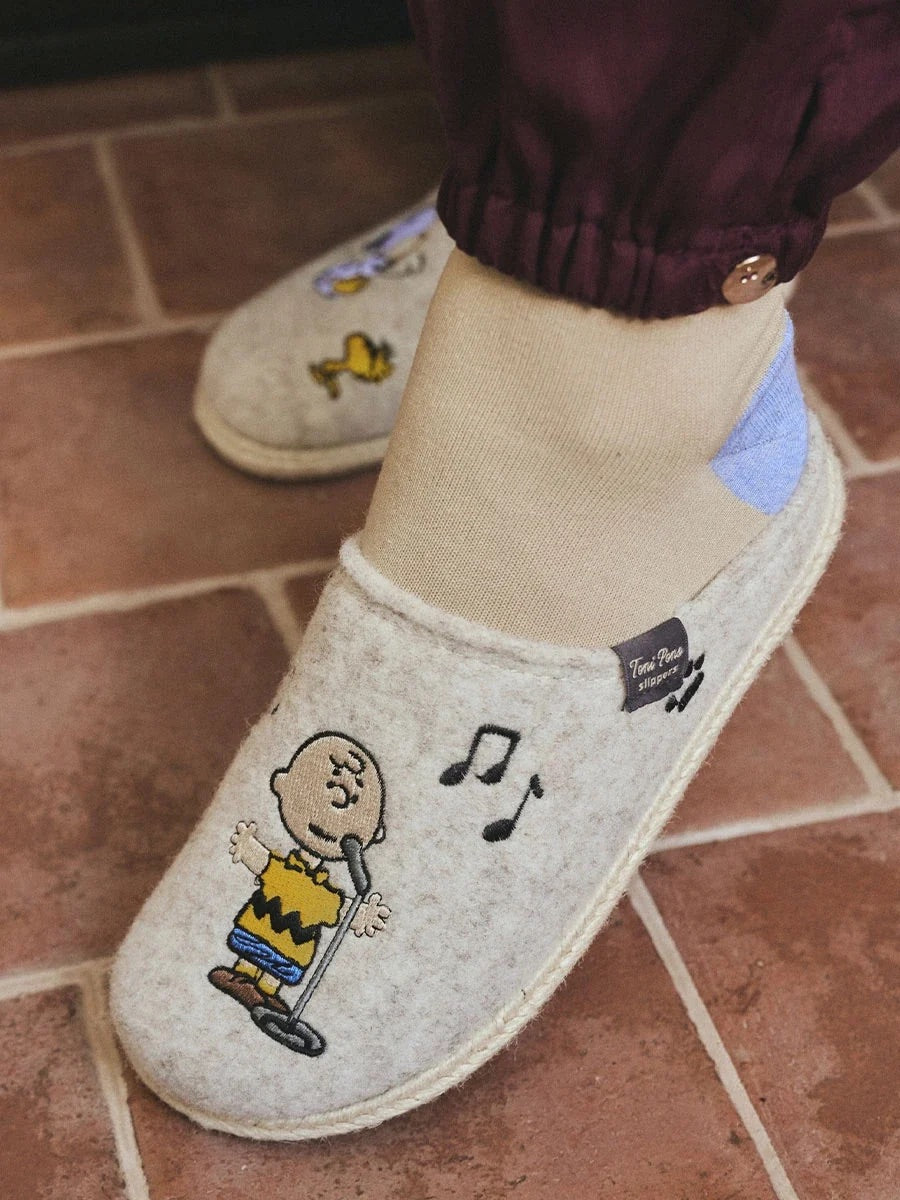 Chaussons d'intérieur style sabots en feutre Snoopy pour femme | SNOOPY