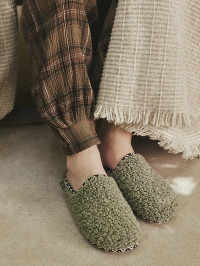 Women's clog-style house slipper in faux sheepskin | DARLA-SB
